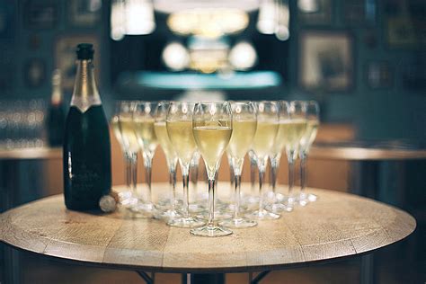 Champagne and Flavour Pairings: An Essential Guide - Cocktails & Bars