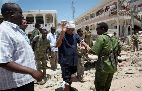 Suicide bomber hits near presidential palace in Somalia | WOAI