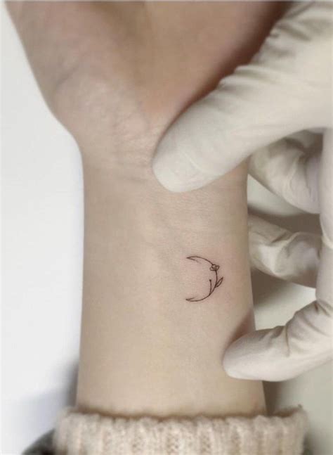 30 Small Minimalistic Tattoo Ideas & Inspiration Mini Tattoos, Little ...