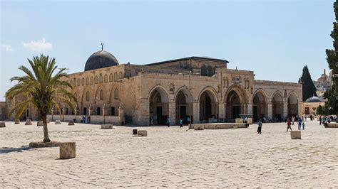 Muslims prohibited from worshiping in Al-Aqsa Mosque