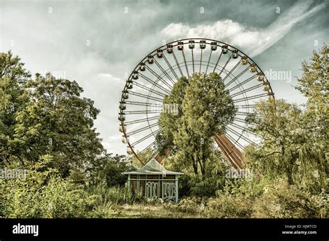 Abandoned amusement park spreepark in hi-res stock photography and ...