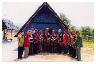 BUDAYA INDONESIA: budaya sulawesi tengah