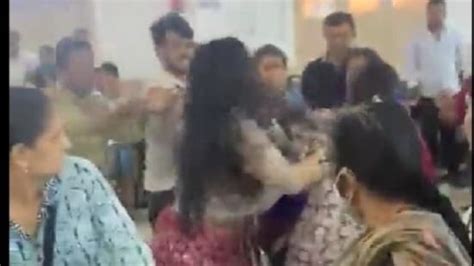 Two women get into fist fight for a saree at Bengaluru's discount store ...