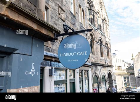 Hideout cafe hi-res stock photography and images - Alamy