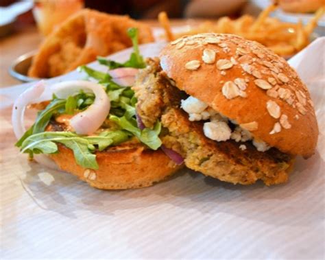 Have you been to Grub Burger in Houston? - Mommy Snippets