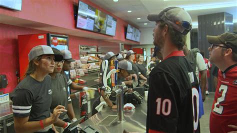 Behind Atlanta Falcons' low food prices at new stadium