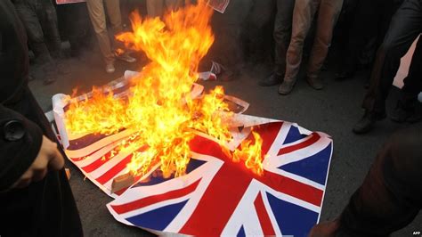 BBC News - In pictures: UK embassy stormed by protesters in Tehran