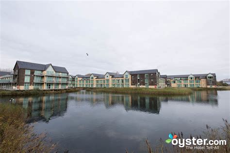 De Vere Cotswold Water Park - The Deluxe Double Room with Balcony (Lake ...