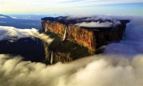 Roraima Trail Trek to Mount Roraima Venezuela Tour | Fully-Custom Hikes