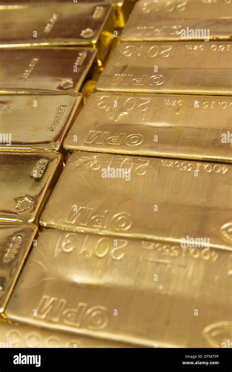 Gold bullion bars hi-res stock photography and images - Alamy