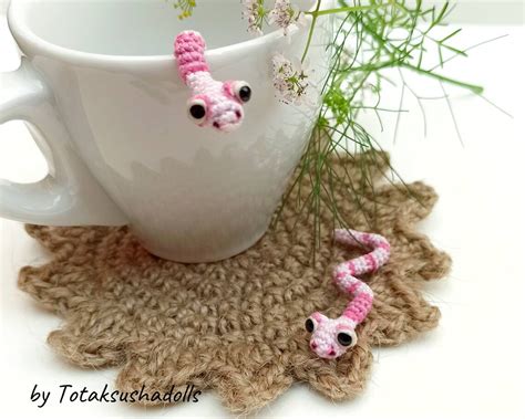 Crochet worm pattern. | Etsy