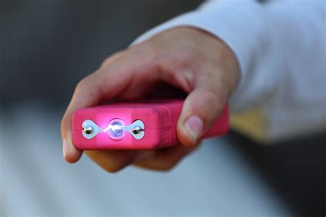 Stun Gun vs Taser: What Is the Difference? - Cream BMP