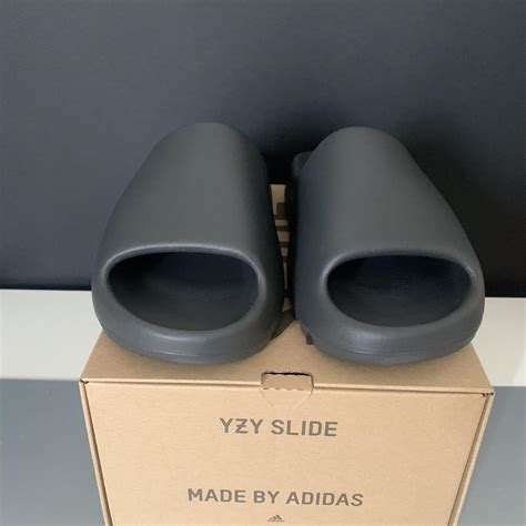 Yeezy slide onyx Size 44 1/2 , US 10 Condizioni: DS,... - Depop