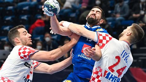 European Handball Championship: France wins a hard