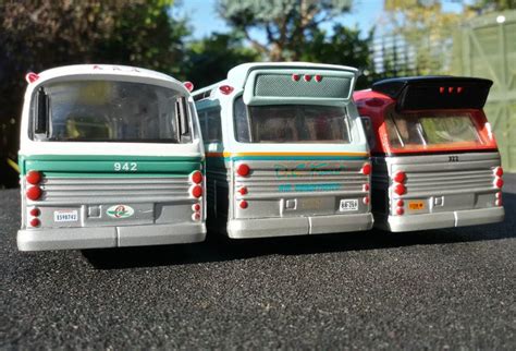 GM New Look rear ends with varied details. | Bus coach, Nice bus, Buses ...