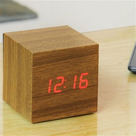 Cube Click Clock Wood LED