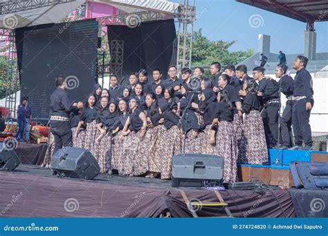 Diponegoro University Choir Team Editorial Image - Image of female, august: 274724820