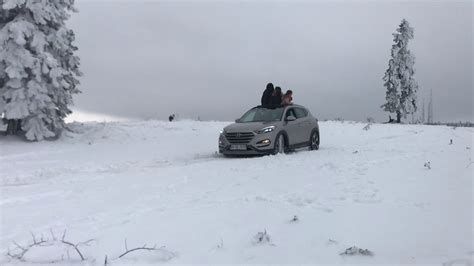 Hyundai tucson snow - YouTube