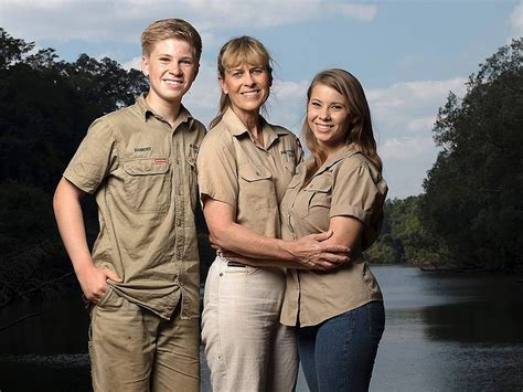 Crocodile Hunter' Steve Irwin's family returning to TV, bindi irwin HD wallpaper | Pxfuel