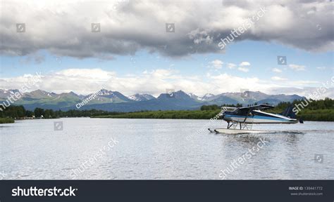 Float-plane Bush Plane Comes Airplane Landing Stock Photo 139441772 ...