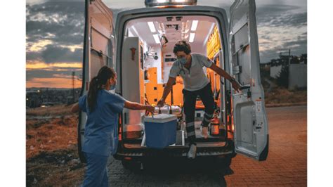 Paramedics in ambulance | licensed image