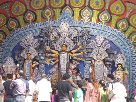 11 Famous Durga Puja Pandals in Kolkata You Must Visit in 2021