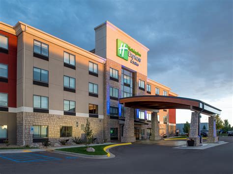 Affordable Hotels in Bismarck, ND | Holiday Inn Express & Suites Bismarck