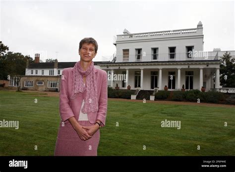 Heathfield St Mary's School Ascot.... Frances King Headmistress pic David Sandison 12/10/2007 ...