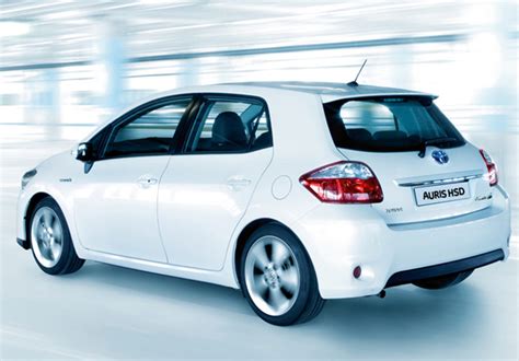 Toyota Auris Hybrid - CNET