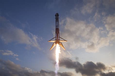 SpaceX's reused rockets approved to carry satellites - TechStory