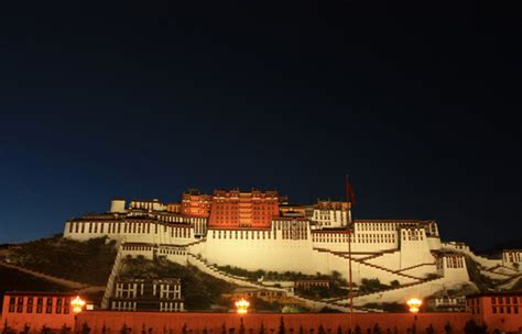 Photos, Images & Pictures of night view of Potala Palace Lhasa, Tibet China Photo Gallery