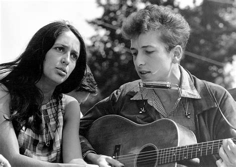 Bob Dylan & Joan Baez at the 1963 Monterey Folk Festival | Joan baez, Bob dylan, Singer