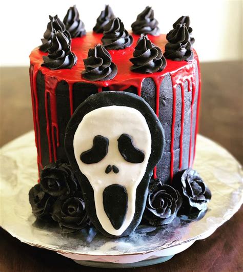 GhostFace Cake | Halloween cake decorating, Horror cake, Halloween cakes