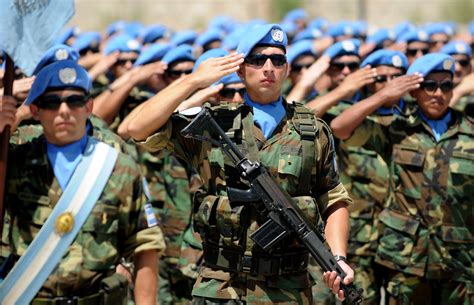 Argentina's military honored | Soldiers salute at a ceremony… | Flickr