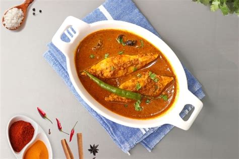 Pomfret Fish Curry Recipe - How to Cook Pomfret Fish Curry - Licious