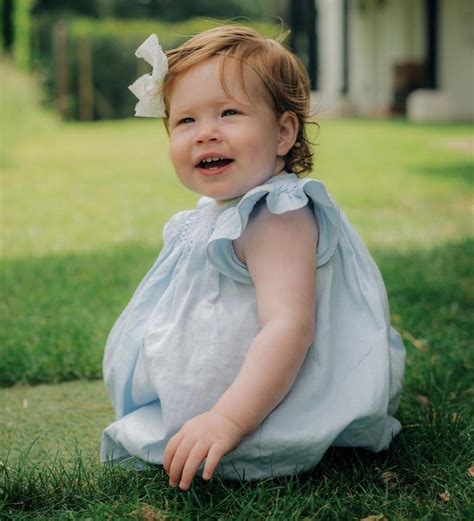 Harry and Meghan show daughter Lilibet: New photo for the first birthday - The Limited Times