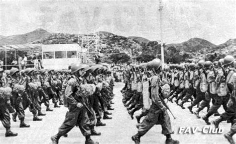 Venezuelan paratroopers marching in the Independence Day parade in ...