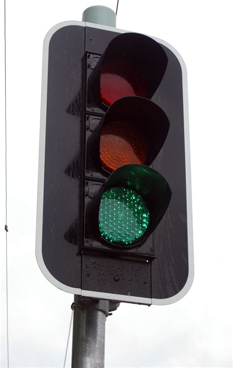 File:LED traffic light.jpg - Wikipedia