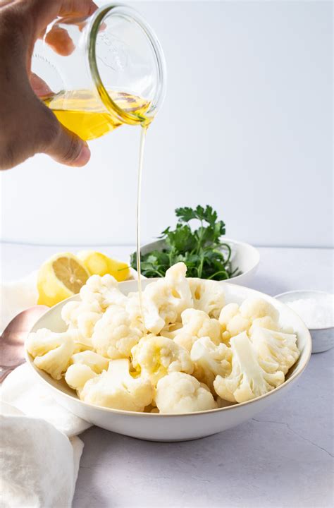 Steamed Cauliflower with Olive Oil and Herbs - Easy Healthy Recipes