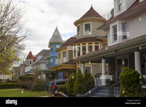 Rambling old Victorian style homes distinguish the Ditmas Park Stock Photo: 69334042 - Alamy