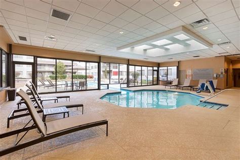 DOUBLETREE SUITES BY HILTON HOTEL NASHVILLE AIRPORT $108 ($̶1̶8̶8̶ ...