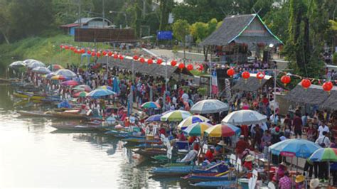 Hat Yai Floating Market, Thailand | The Travel Junkie