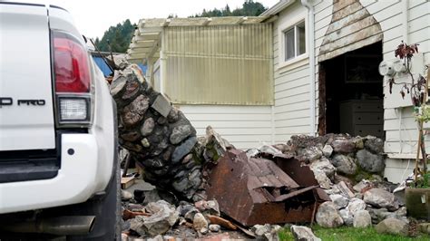 Humboldt County earthquake: Magnitude 6.4 quake near Ferndale knocks out power to thousands ...