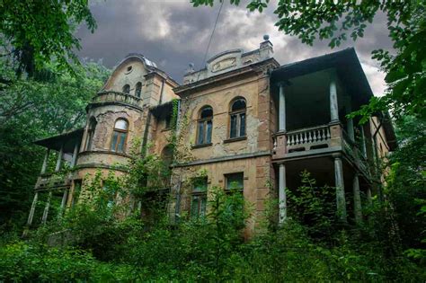 14 Haunted Places in Mumbai | Most Haunted Place in Mumbai | Treebo Blogs