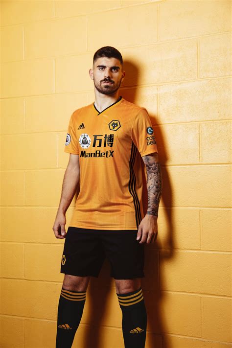 Wolves unveil new home kit | Express & Star