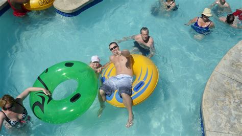 Almost Perfect: Mandalay Bay Pool