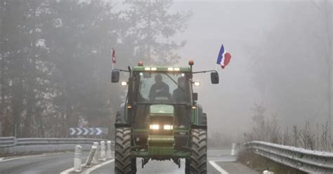 French farmers aim to put Paris 'under siege' in tractor protest ...