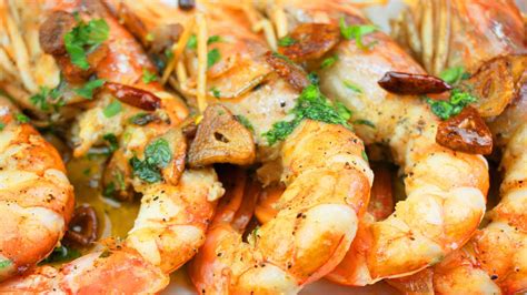 CHILI GARLIC PRAWNS | Sugpo Recipe | GARLIC SHRIMP | Gambas Ajillo - YouTube