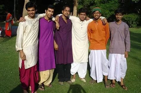 Traditional Dress of Bihar [For Men & Women] | The Viral Blaze