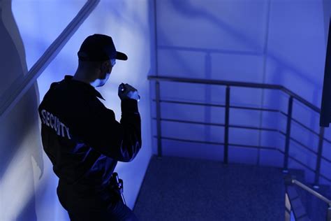 6 Reasons to Hire an Overnight Security Guard